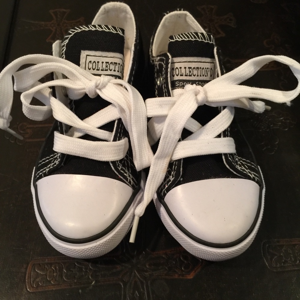 NWOT Girl Sneakers